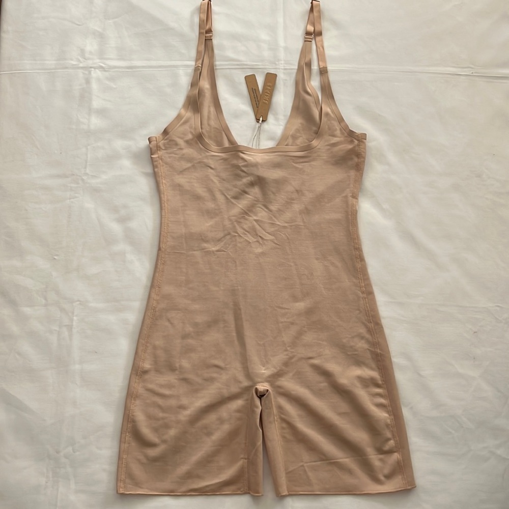 NWT SKIMS SHEER SCULPT OPEN BUST BODYSUIT